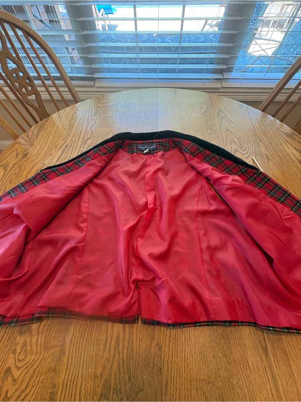 Vintage 80’s Maggie McNaughton Red Plaid Wool Vest Black Velvet Collar Size 16W - Picture 7 of 7